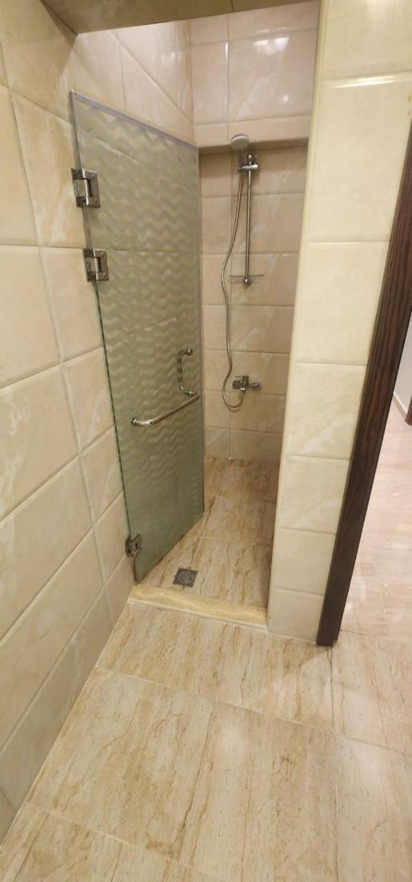 City Square Mall فندقيه مكيفة بإطلالة علي البحر Apartmán
